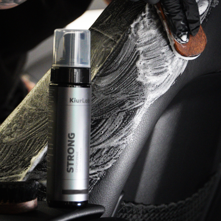 KIURLAB STRONG LEATHER CLEANER 1X1.png